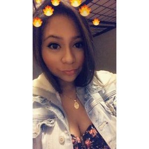 Meet your Posher, Alejandra